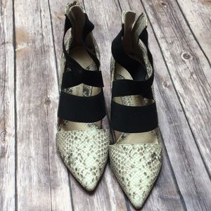 NWT CAROLINN ESPINOSA PYTHON HEELS